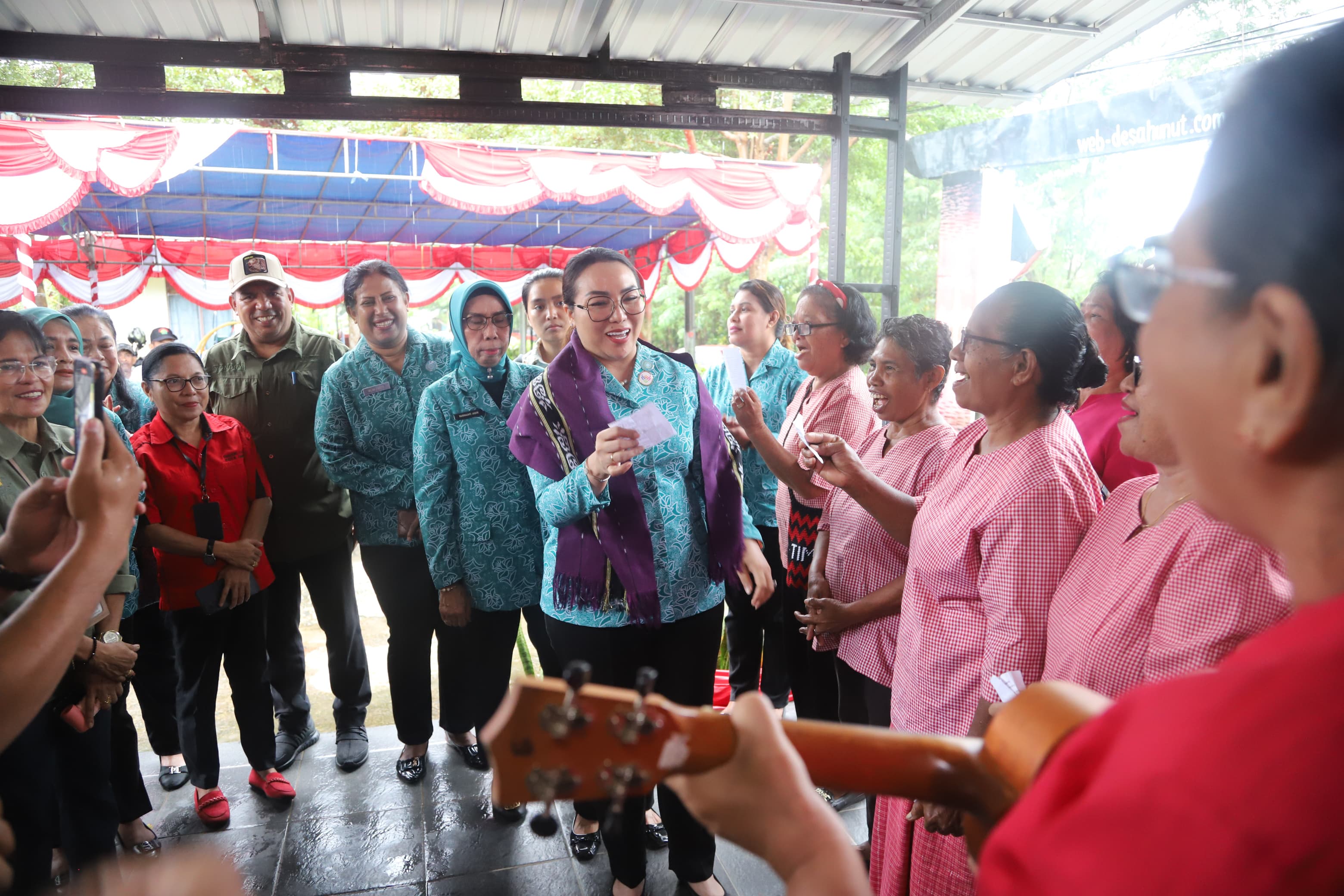 Kunjungan Ketua TP-PKK Kota Ambon, Ny. Lisa  Wattimen ke Posyandu Sumber Kasih